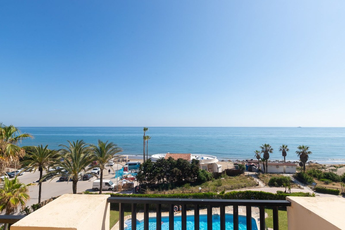 Penthouse in Elviria — photograph 2