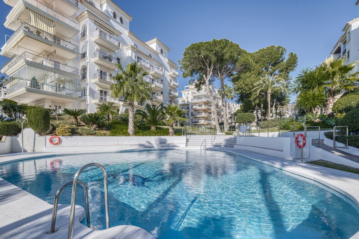 Ground-floor apartment in Puerto Banús — photograph 2