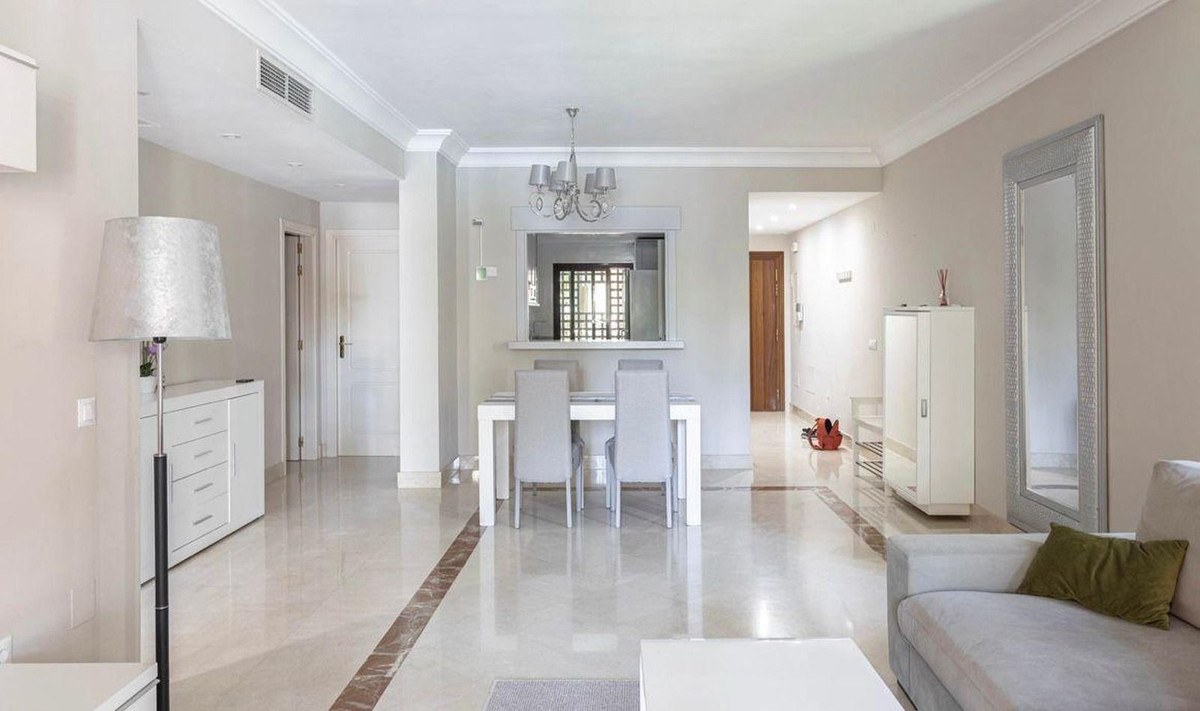 Ground-floor apartment in San Pedro de Alcántara — photograph 4