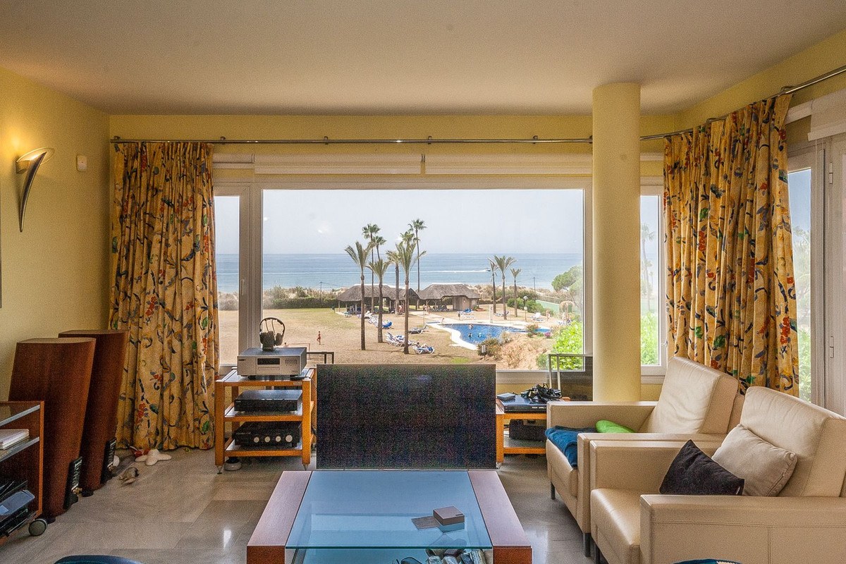 Apartment in Elviria — photograph 2