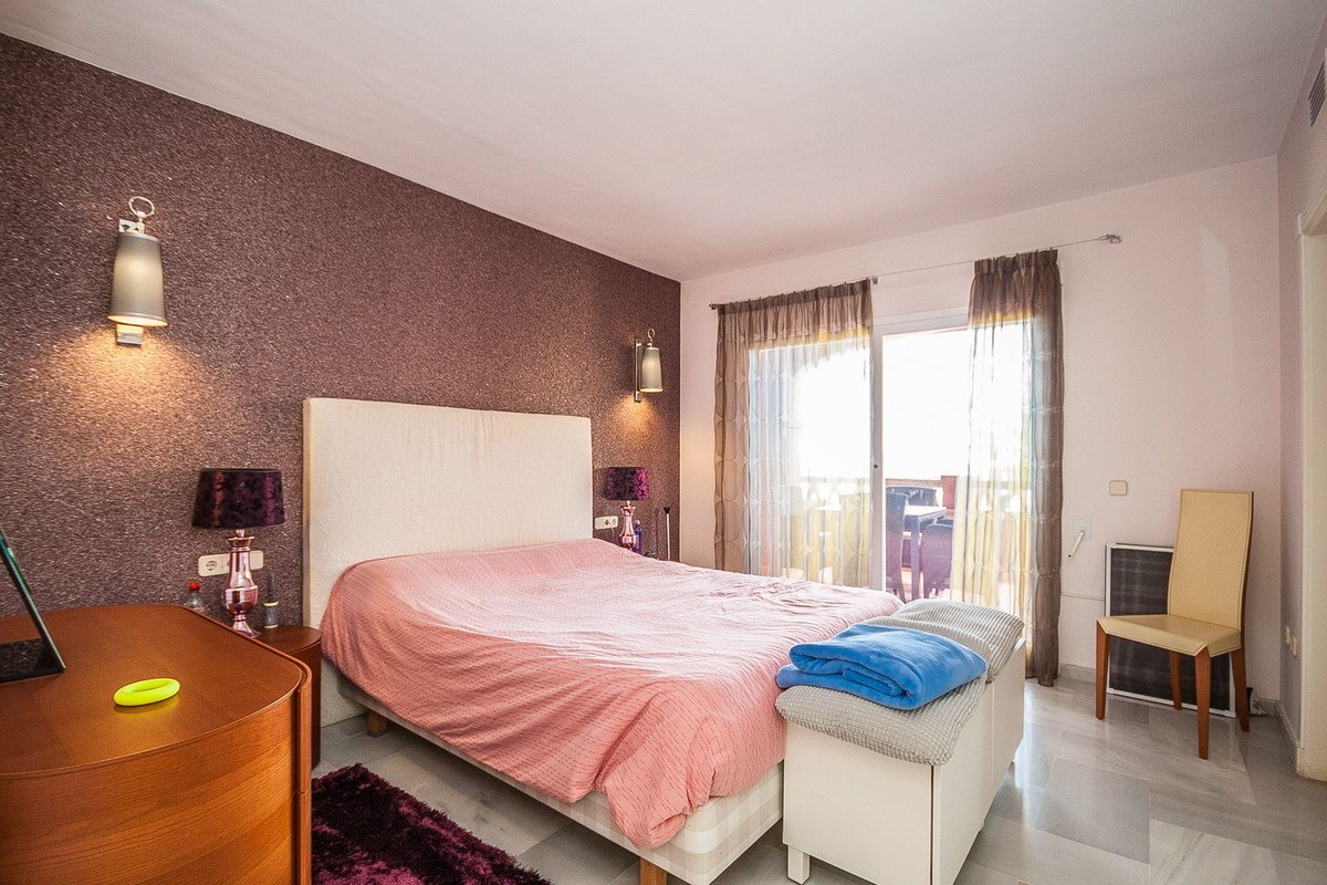 Apartment in Elviria — photograph 4